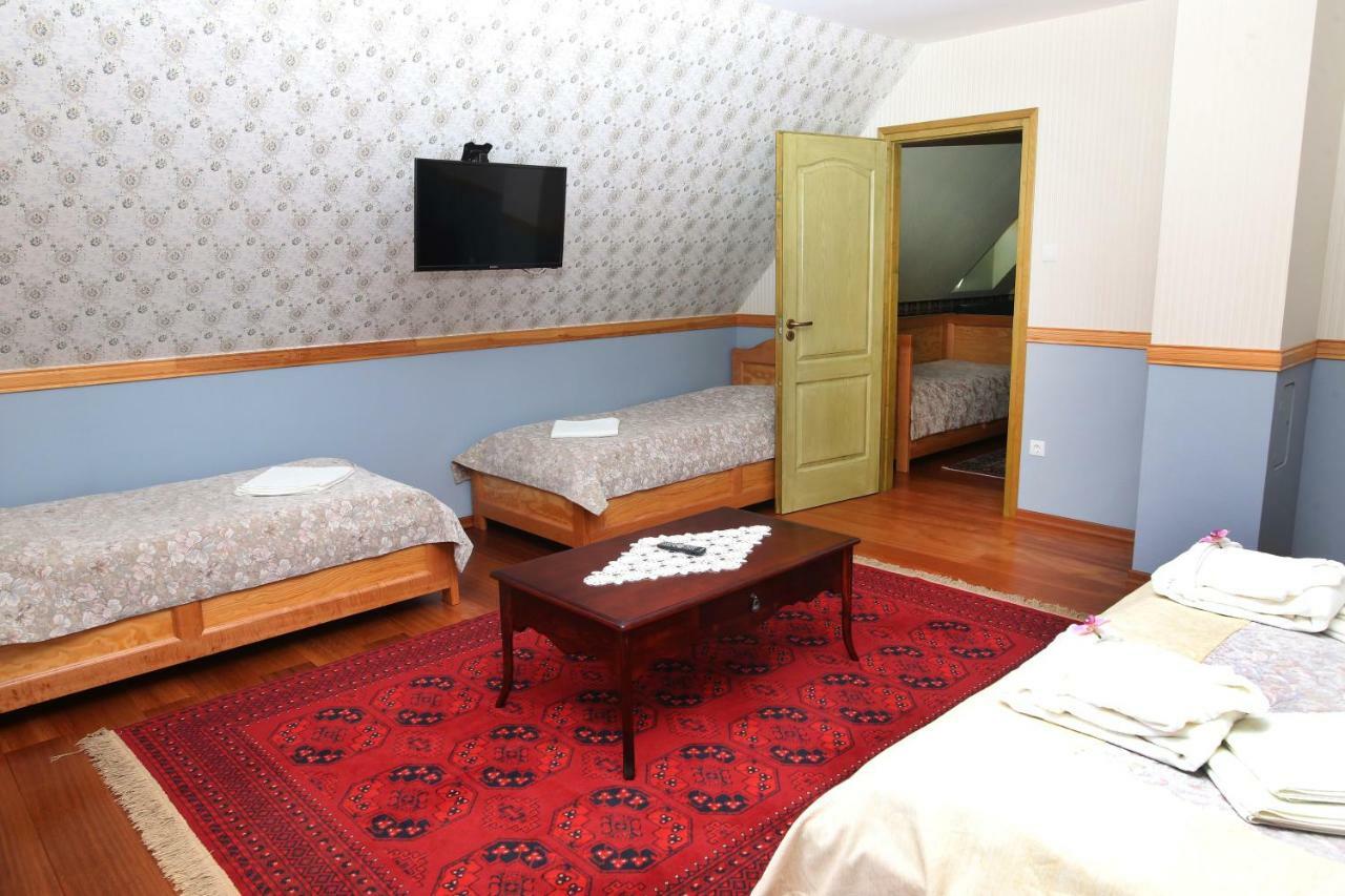 Sasfeszek Vendeghaz Zirc Exterior photo